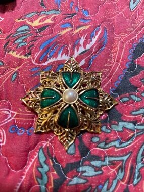 Vintage Monet Gold-Tone Green Enamel Floral Brooch with Pearl Center